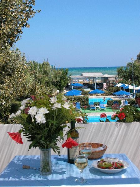 Galeana Beach Hotel พลาตาเนส ภายนอก รูปภาพ